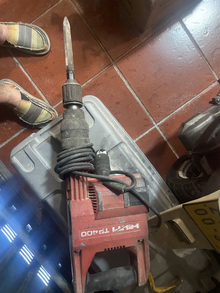 Martelo. HILTI TP400