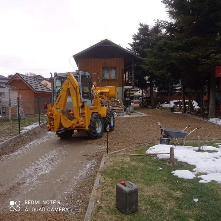 Roboty ziemne. Koparki od 1 do 16 ton . Usługi wozidłem.Brukarstwo