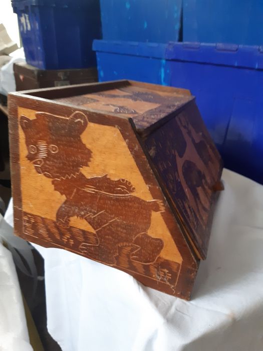 Chlebak z drewna ręcznie rzeźbiony