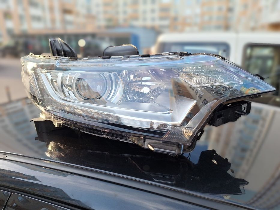 Фара правая Mitsubishi Outlander 3 ecm921-22a20 оригінал

Фара правая