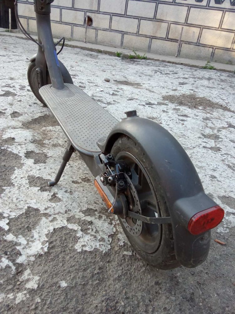 електросамокат XIaomi Ellectric Scooter Essential