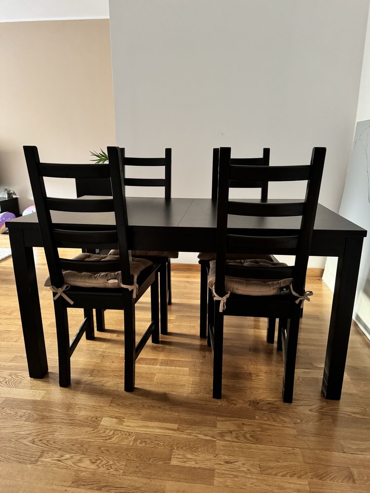 Mesa extensível ikea com cadeiras (x4)