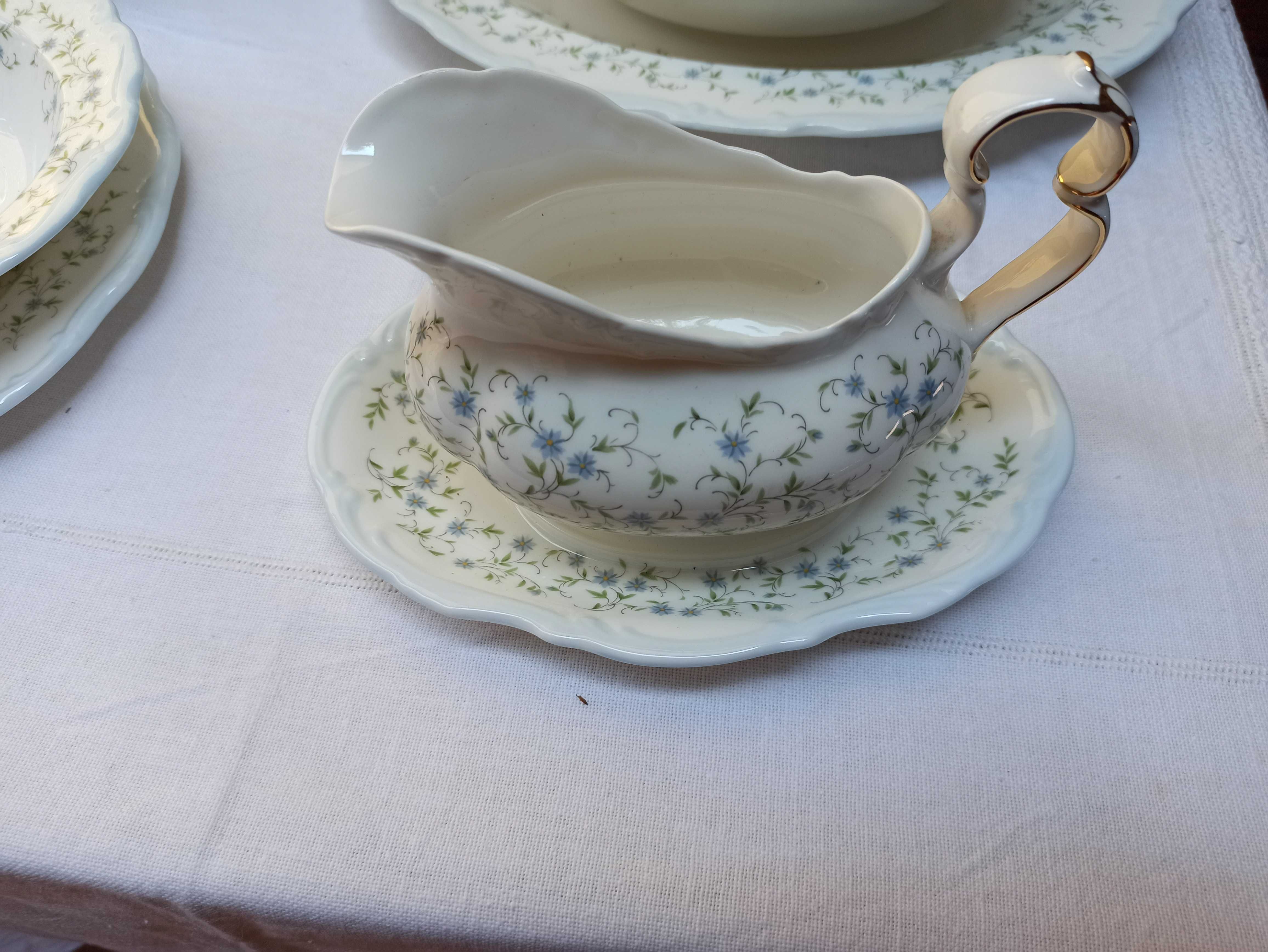 Porcelanowa Sosjerka ze spodkiem Royal Albert Caroline