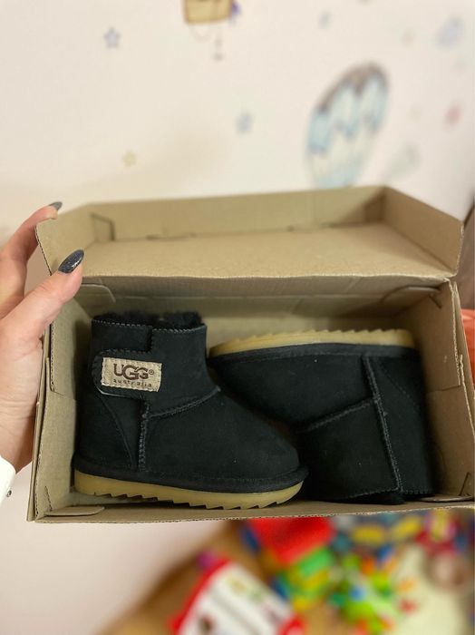 Дитяче взуття, уггі