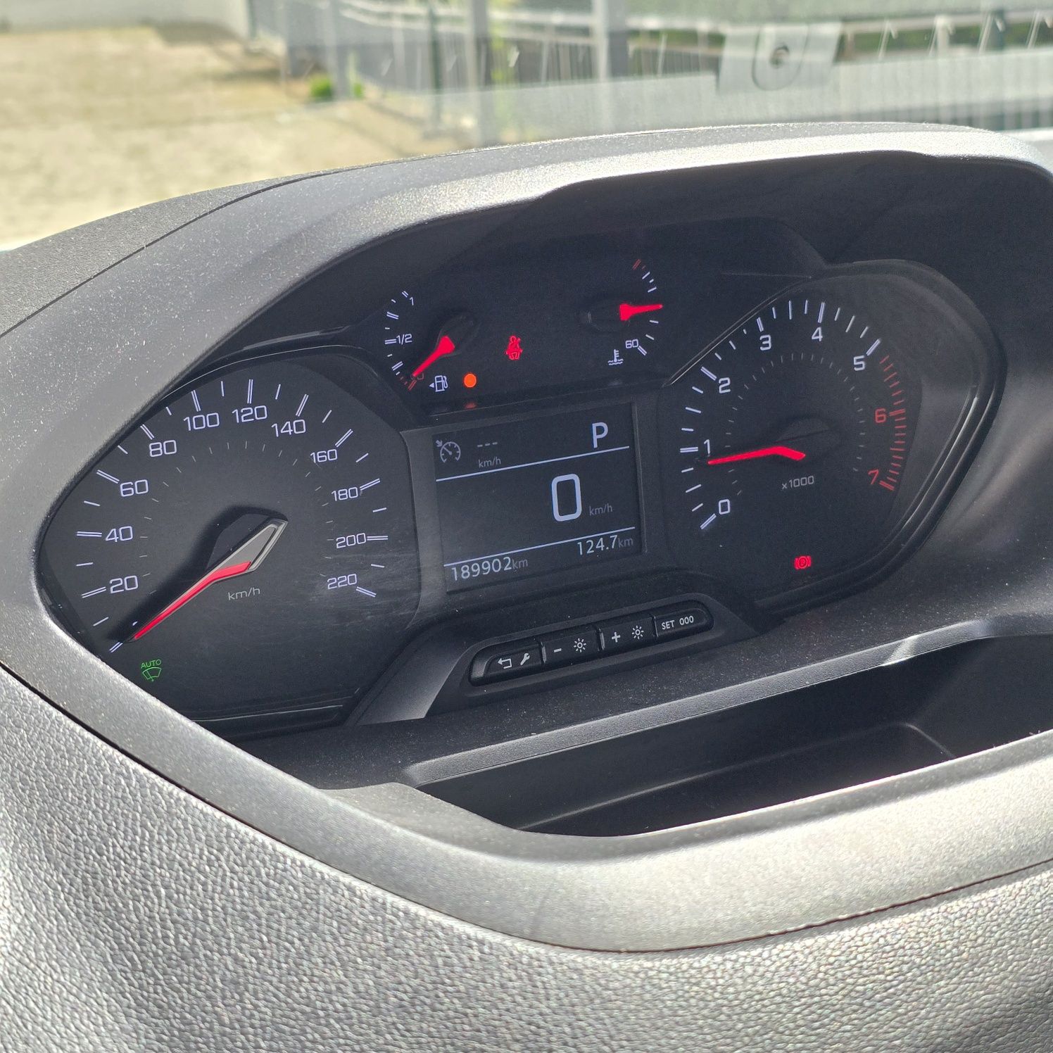 Peugeot partner ASPHALT AUT 130CV