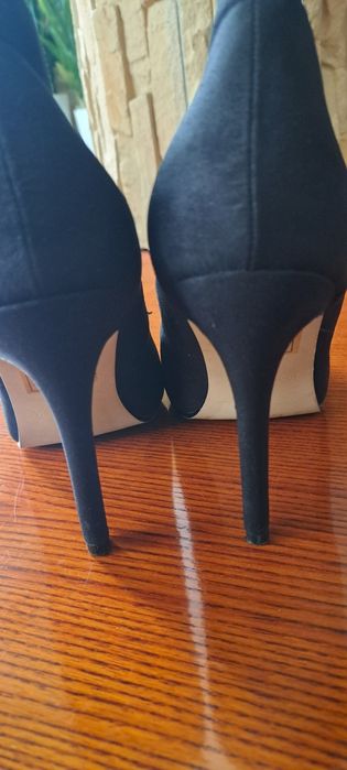 Buty damskie,  czarne zamszowe, na obcasie bardzo eleganckie 39
Możl