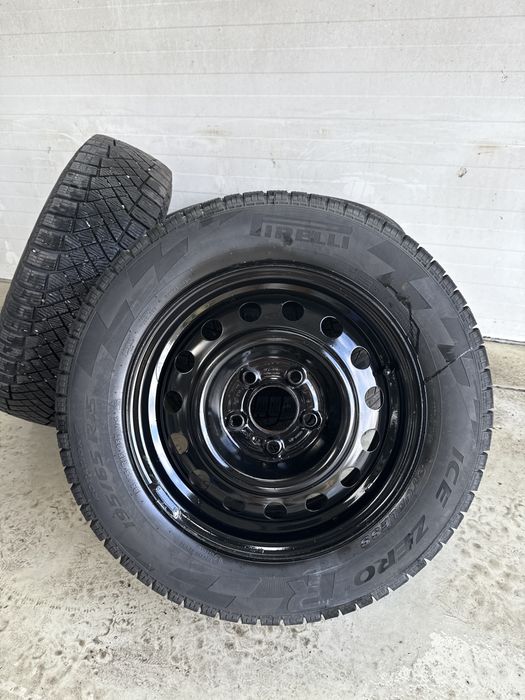 Felgi stalowe Hyundai i30 5x114,3 15 cali z oponami zimowymi 195/65-15