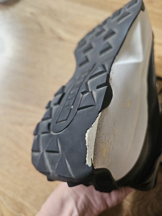 Damskie sneakersy czarne Guess rozm 37