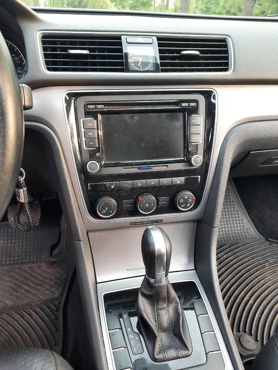 Продаю  автомобиль Volkswagen passat B7