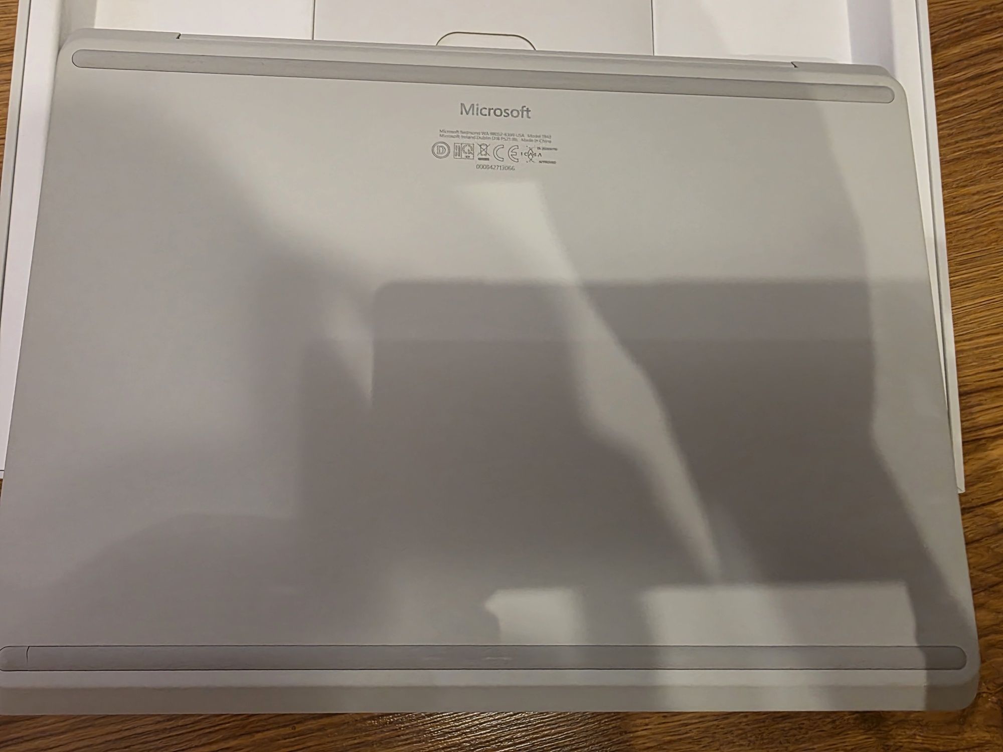 Surface Laptop Go i5 4Gb Idealny