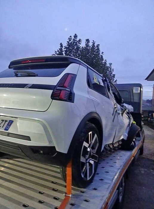 Renault 5 eléctrico para peças (apenas 1500km)