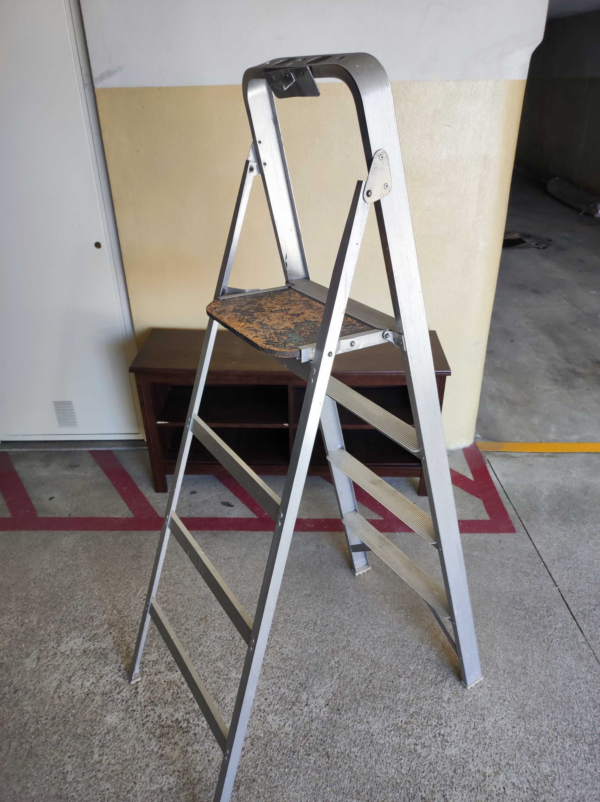 Vários artigos para desocupar
