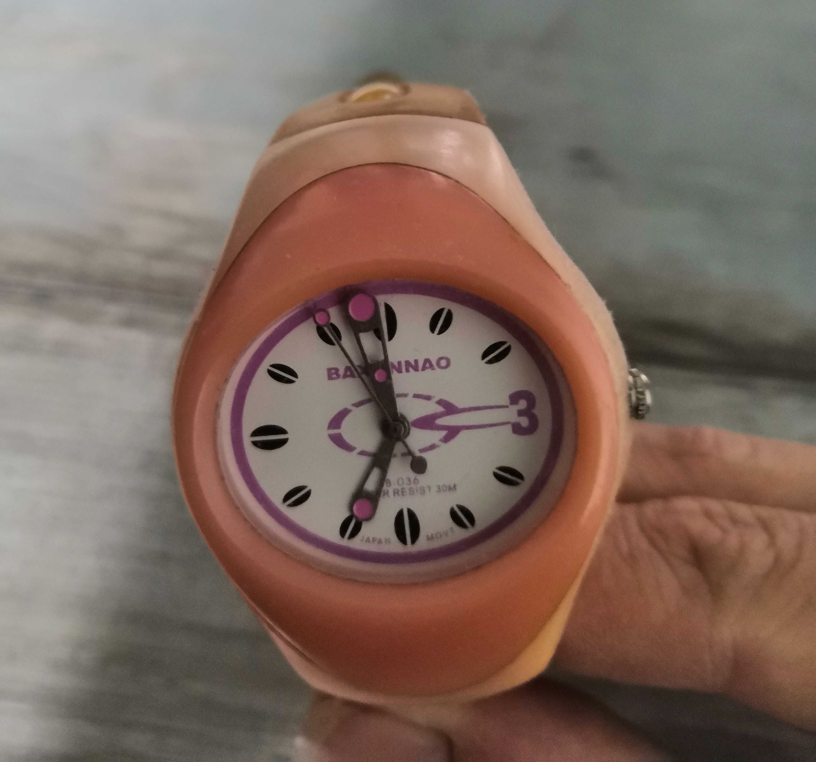 Часы  кварцевые продам