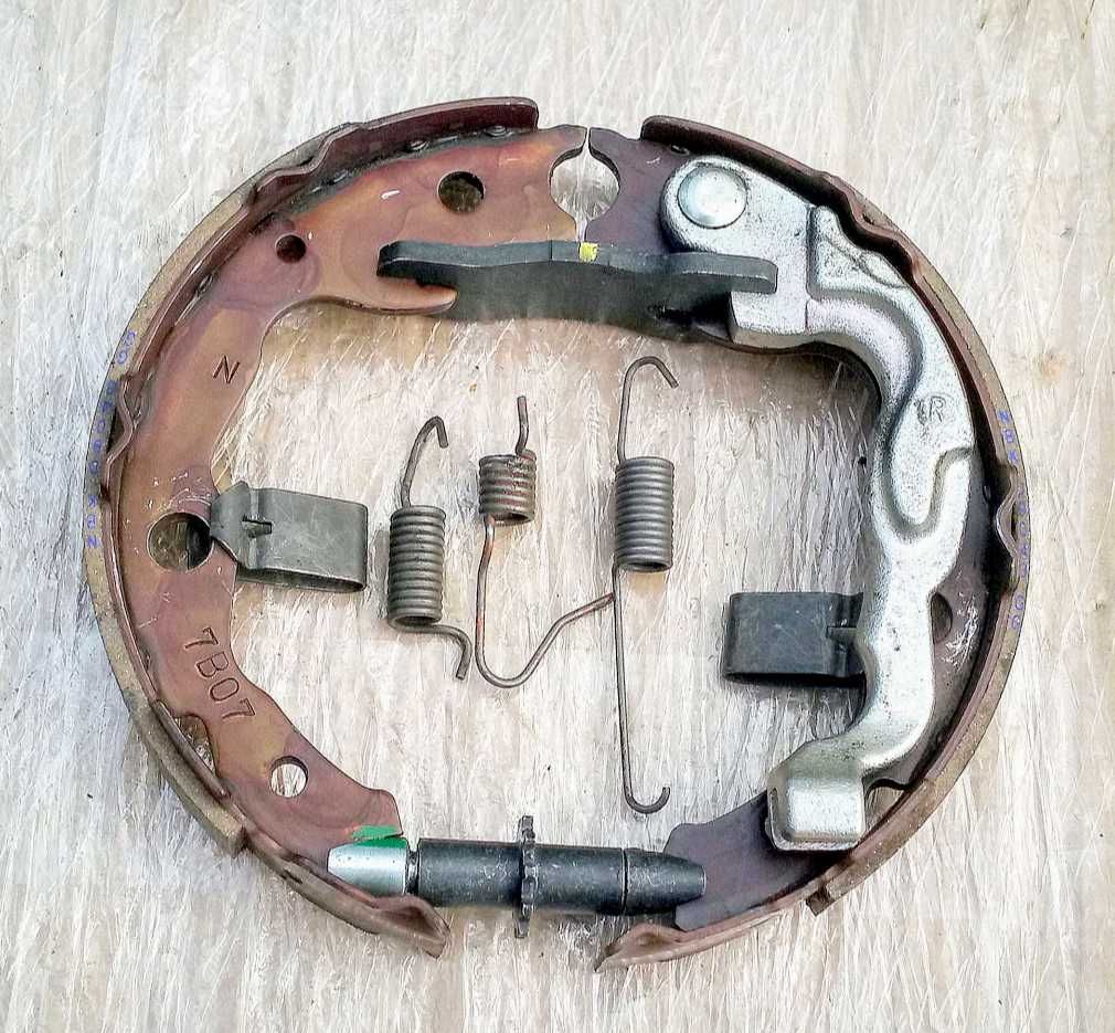 Передние суппорта, колодки ручного торм. Nissan Qashqai J10/Xtrail T31