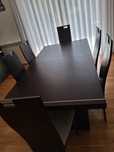Vendo mesa (180×90) com 6 cadeira estufadas.  É  extensível até 2.68 m