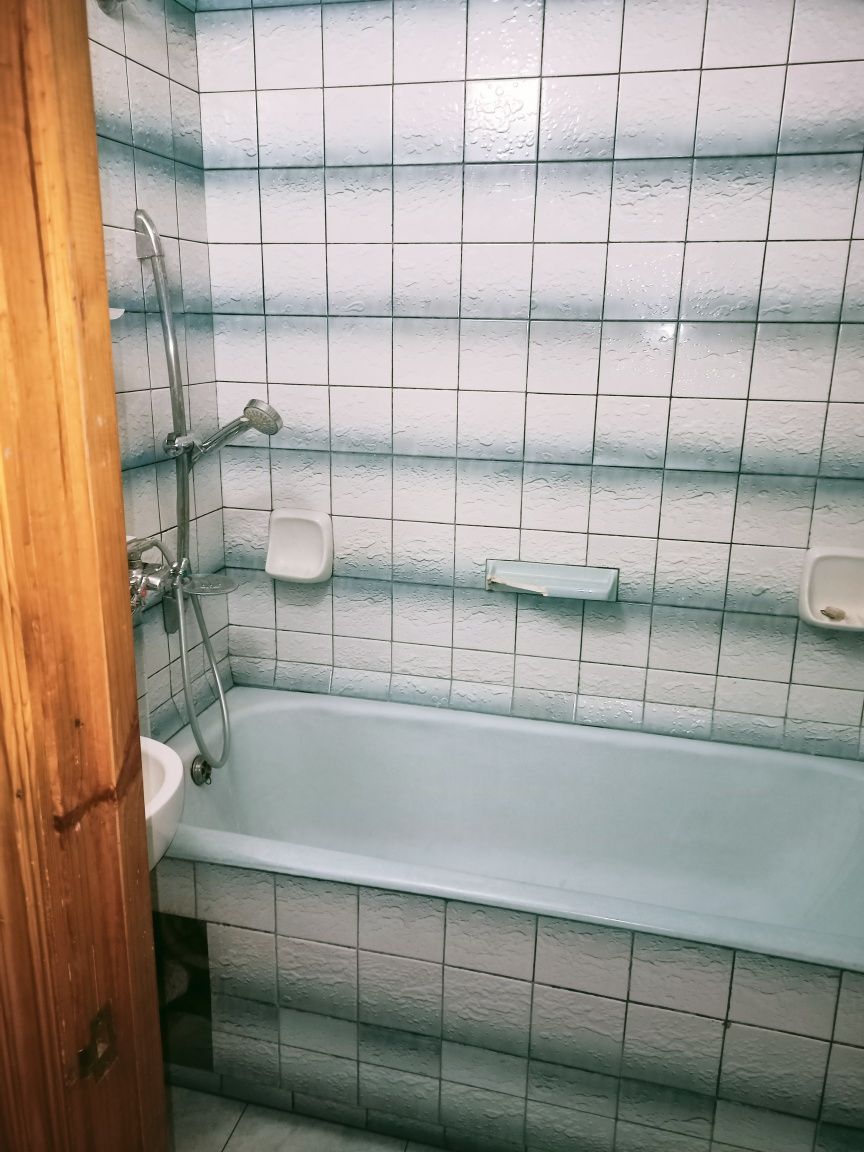 Харьковский, Позняки, Драгоманова 3Б