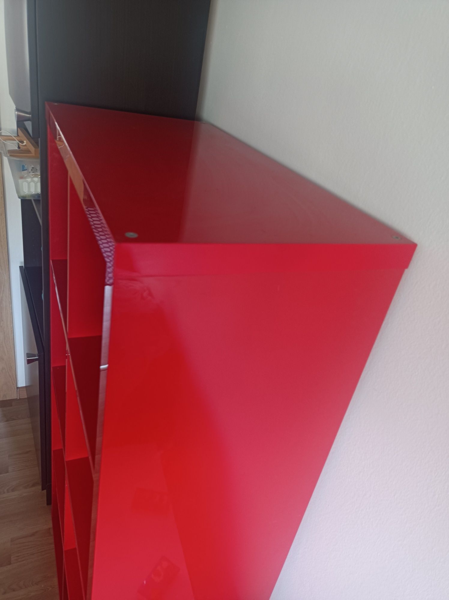 Regał Kallax Ikea czerwony
