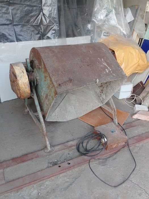 Робочий змішувач з мотором і редуктором