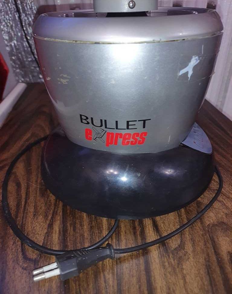 Двигатель с корпусом на Кухонный комбайн 3 в 1 Bullet Express