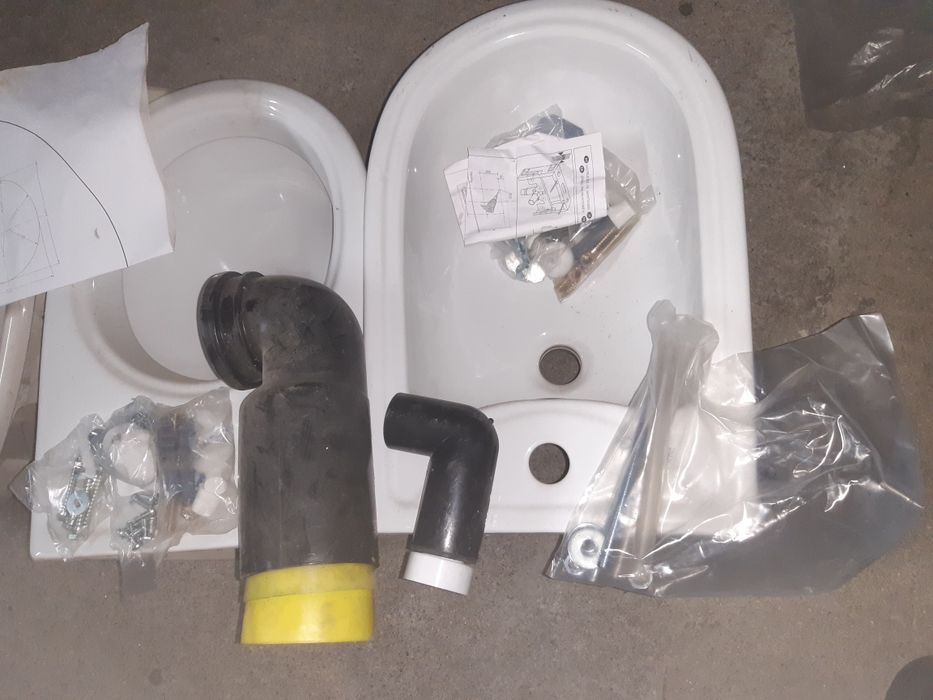 Louças sanitárias completamente novas.