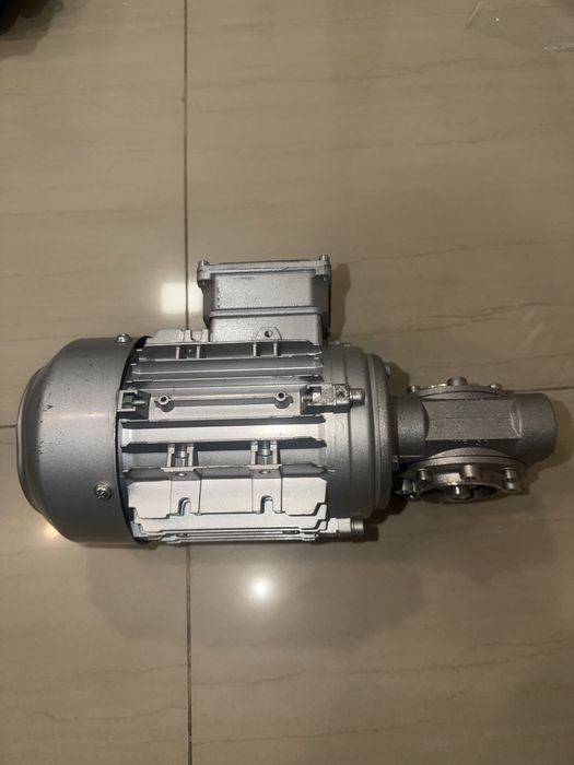 Motoreduktor / Silnik 3 fazowy 0,12 kW
