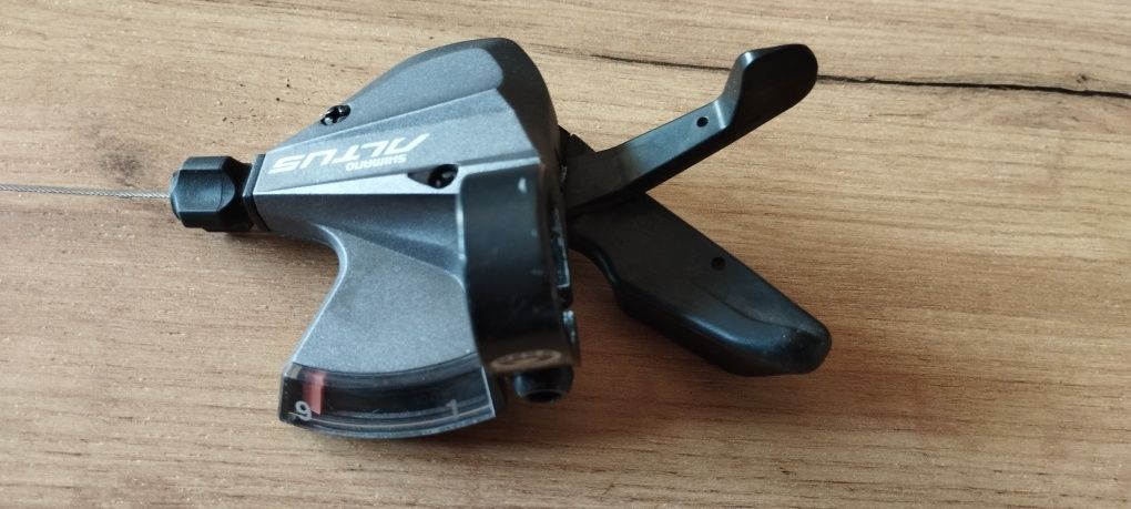 Manetka Shimano Altus M370 9s