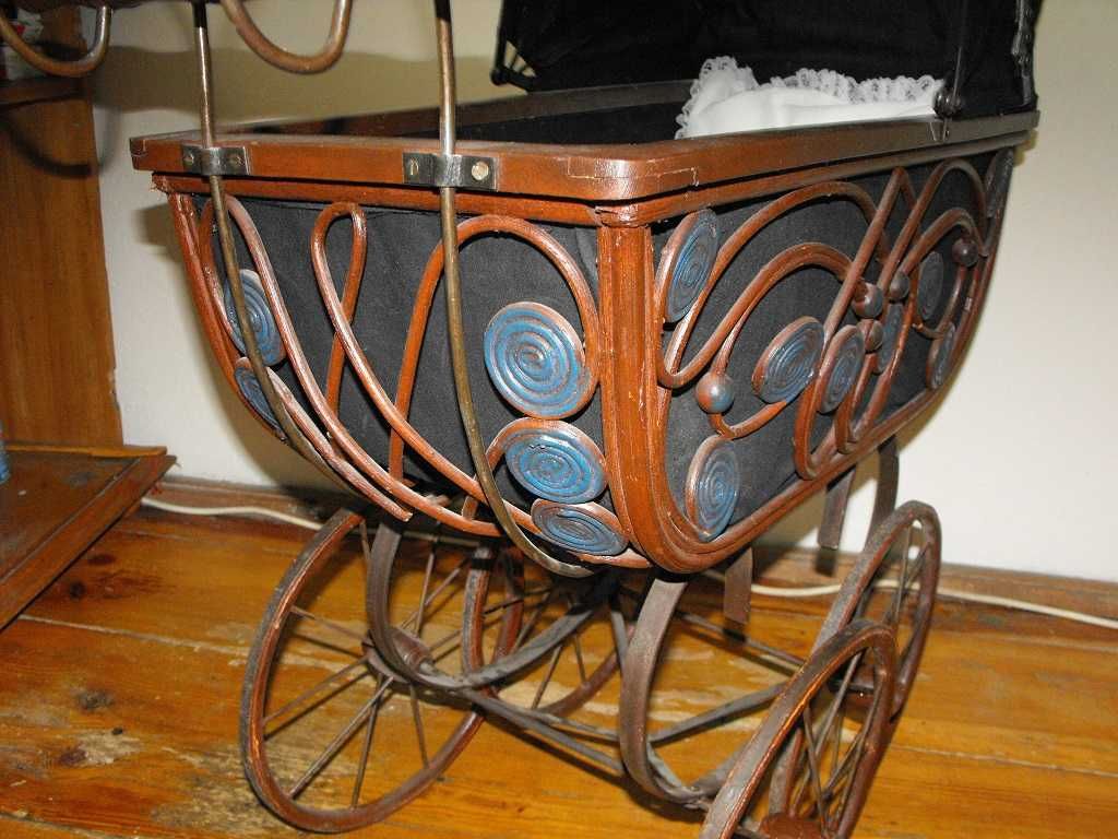 Duży, stary wózek dla lalek