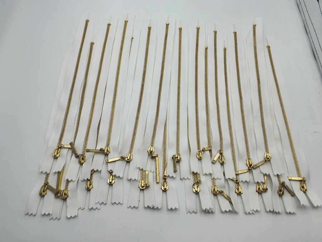 Zamek suwak ozdobny metal zestaw 22 szt.-25 cm.biały