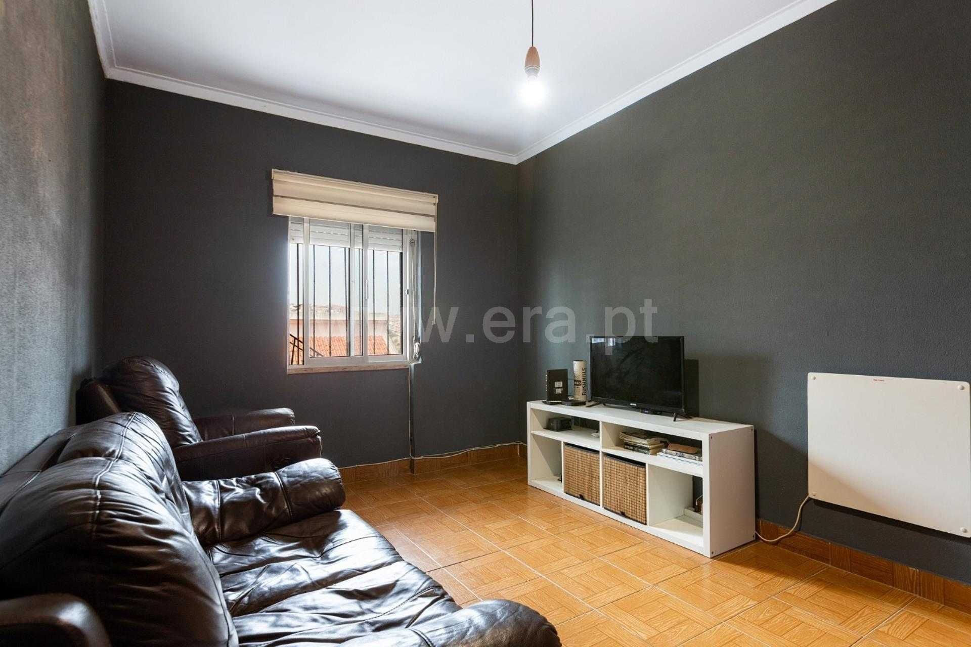 Vivenda em Caneças / Ramada excelente oportunidade de investimento