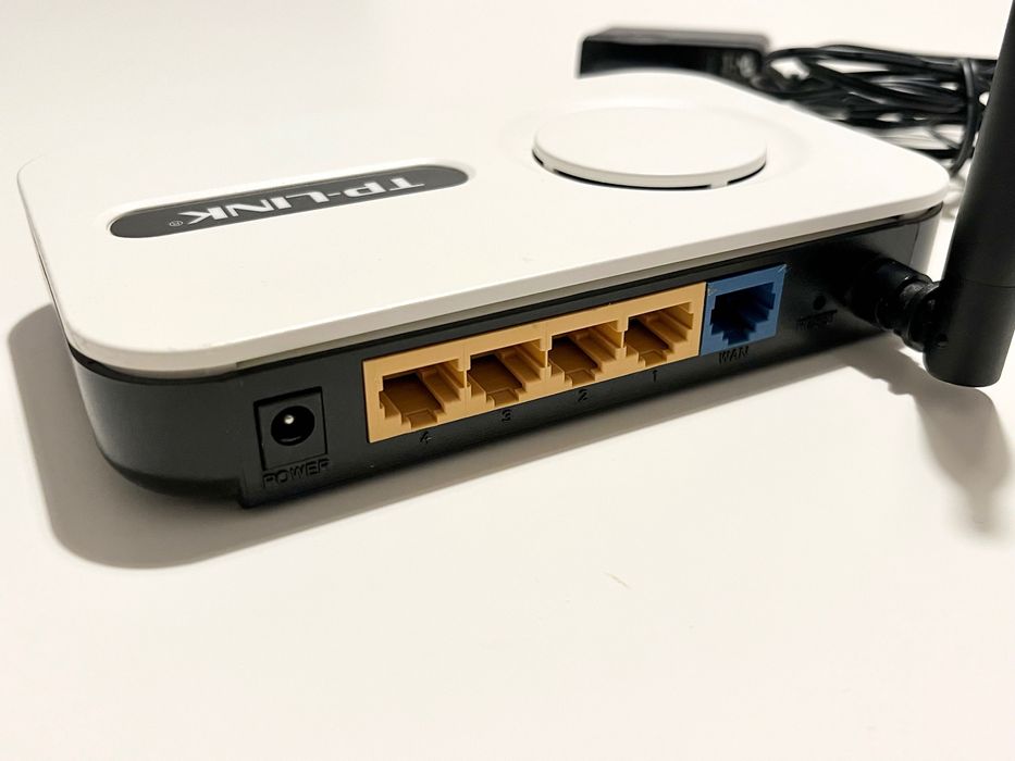 Router TP-LINK model: TL-WR340G