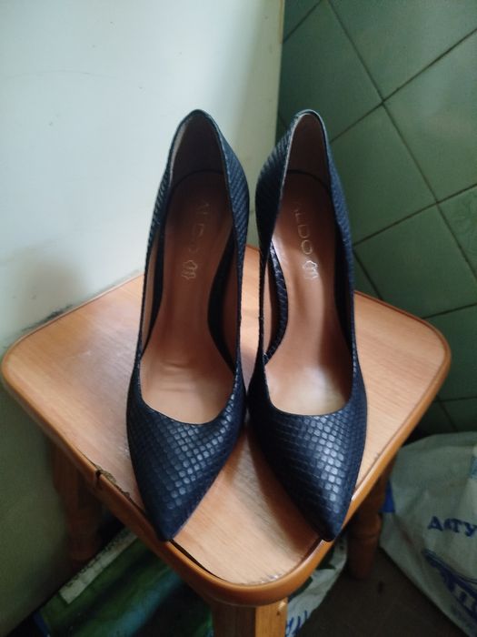 Продам женские туфли