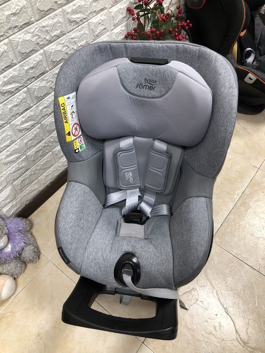 Автокрісло Britax Römer DUALFIX M i-SIZE Група 0+/1 (0-18 кг)