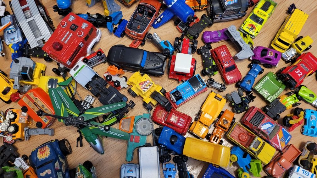 Zabawki auta resoraki hot wheels McQueen