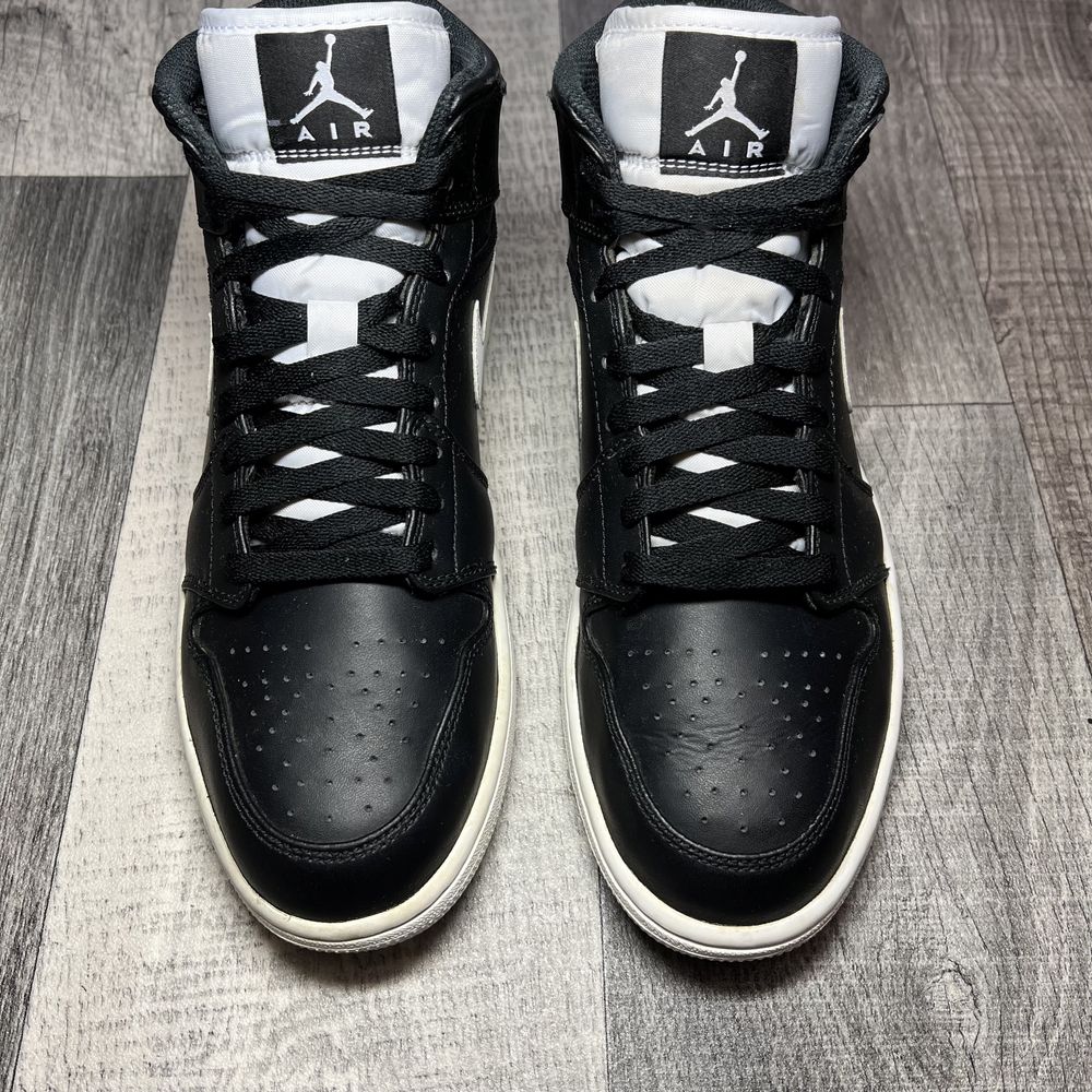 Чоловічі кросівки Nike Air Jordan 1 Retro Mid Black White 44.5р