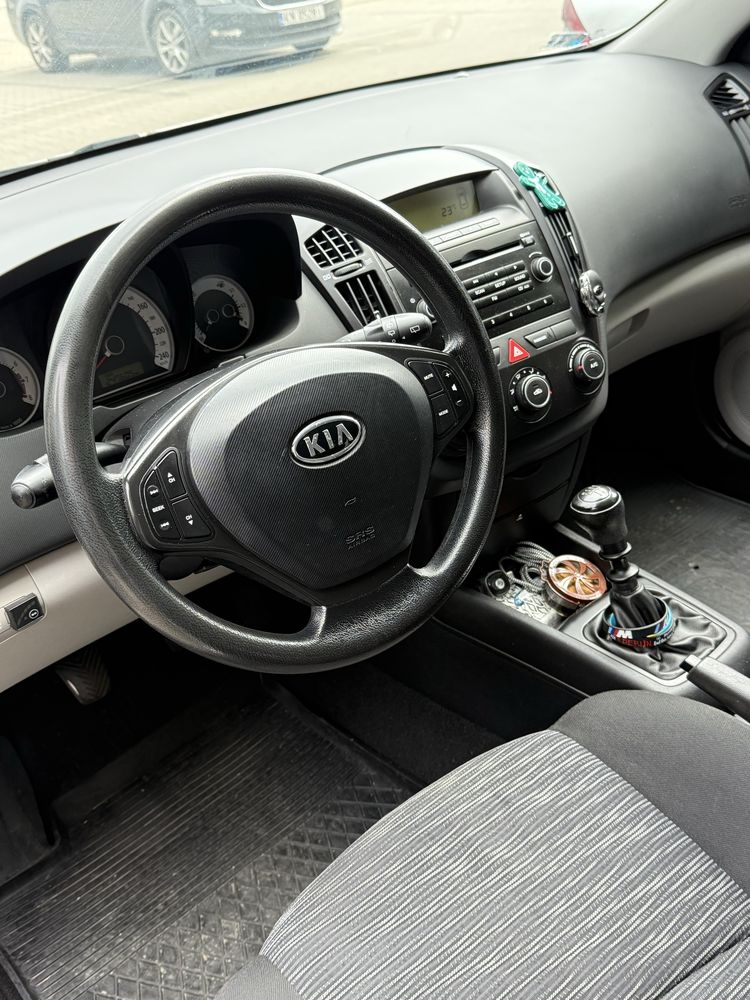 Kia Ceed 1,4 benzyna - Lpg . System Start-Stop , nowe sprzęgło , klima