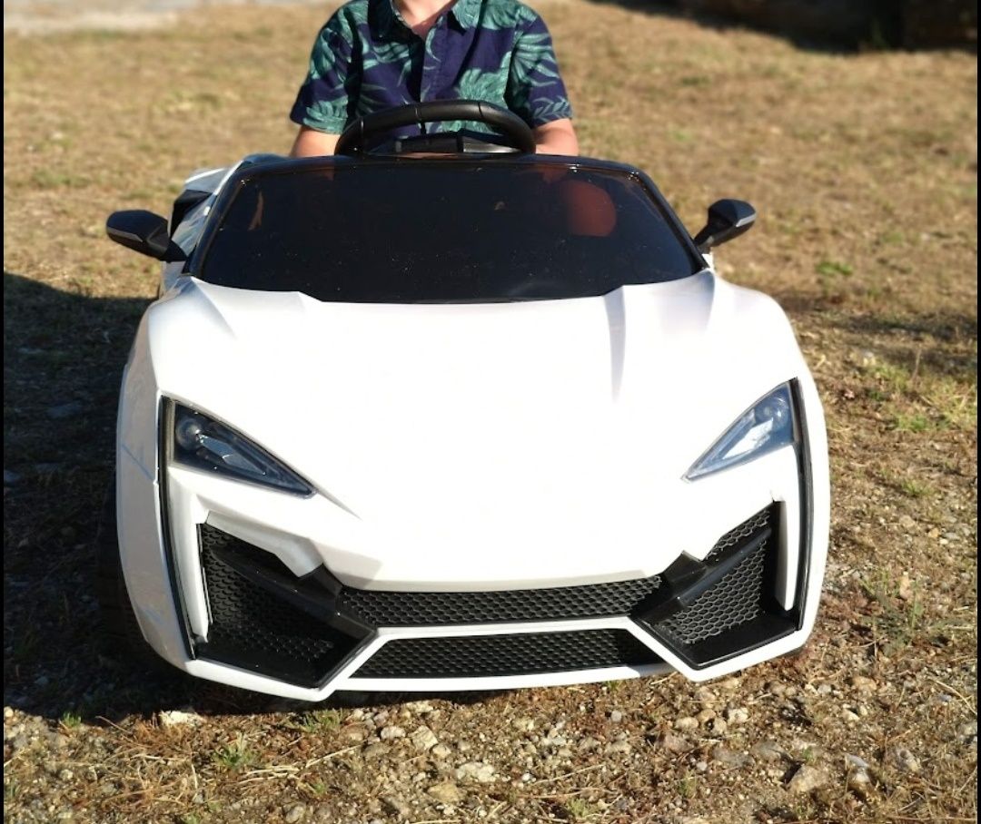 Carro eléctrico com bateria