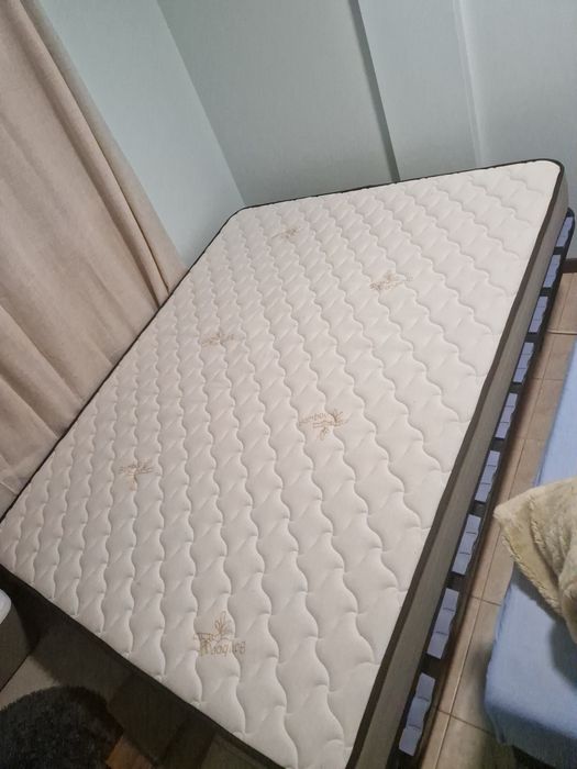 Colchão  com estrado semi novo