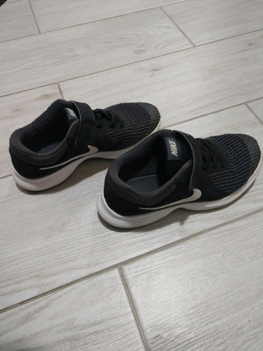 Продам кросівки nike