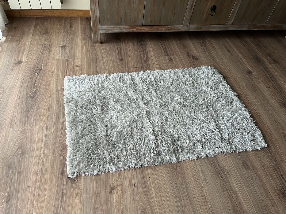 Tapetes cinzentos de pêlo alto