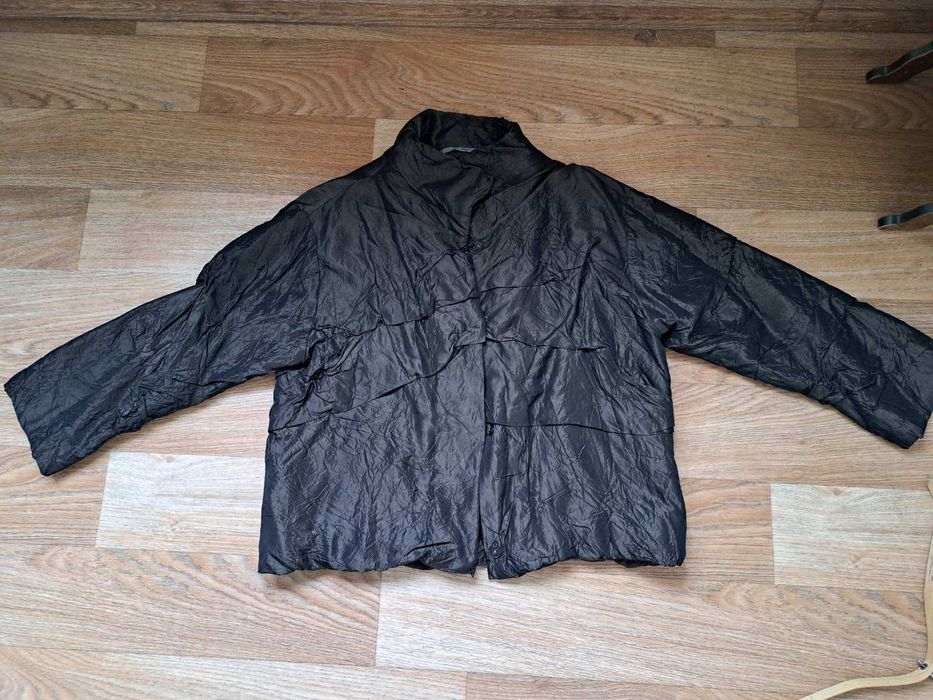 Орігінальна демісезонна курточка на тонкому синтепоні. незвичайна.
