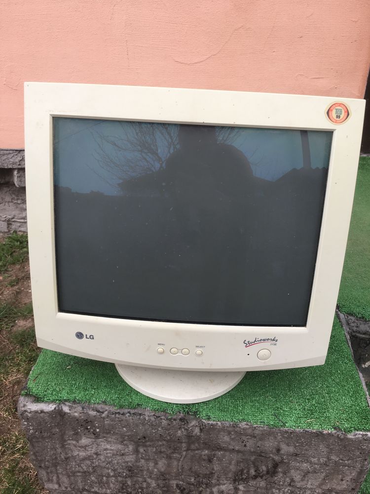 Монитор LG Studioworks 773-E