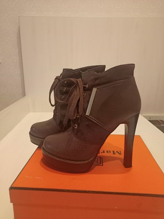 Жіночі осінні ботінки