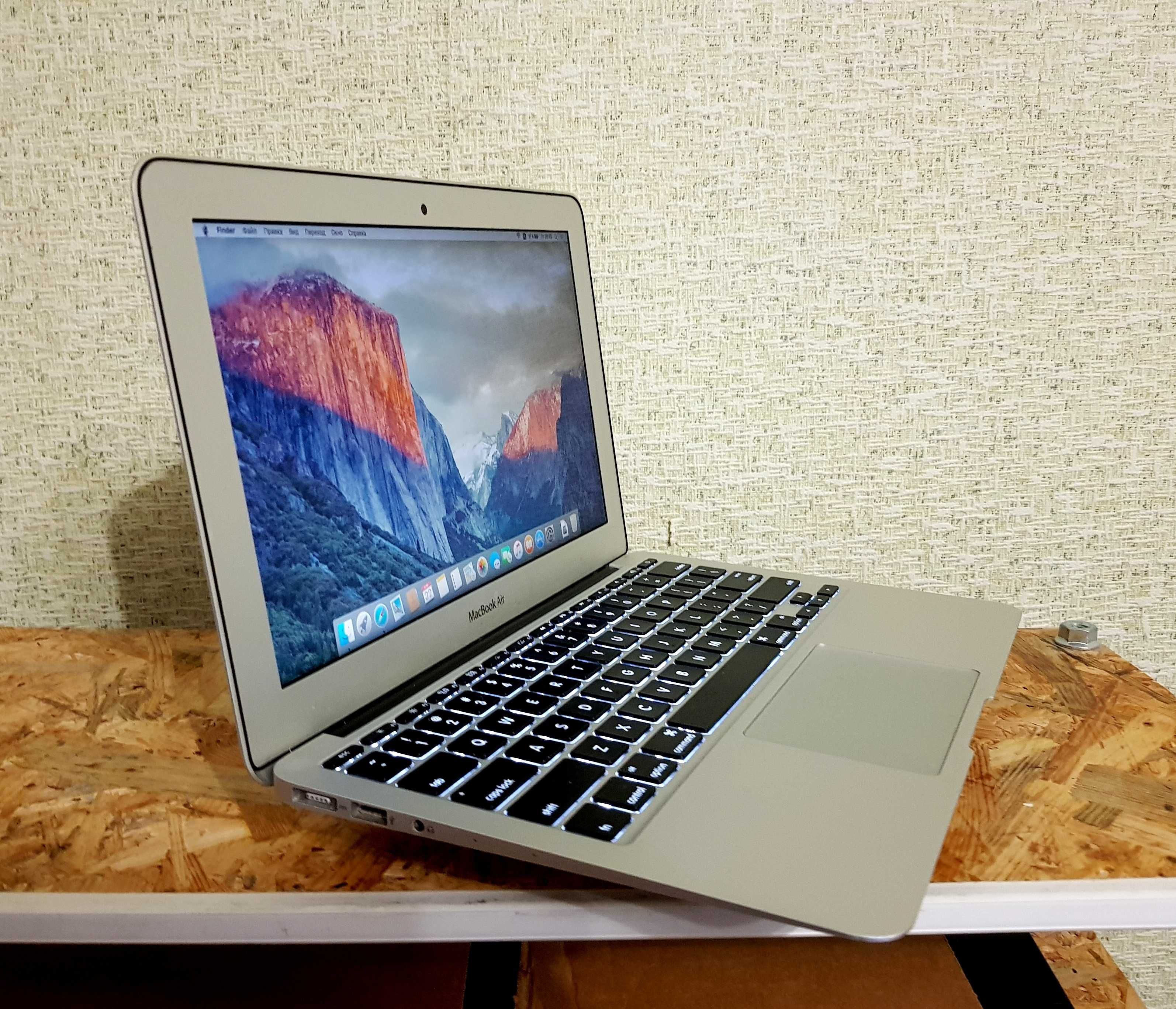 Гарненький Apple MacBook Air 13 з США/Intel i5/8 DDR/SSD/НОВА батарея