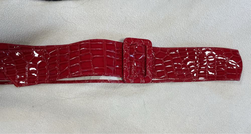 Pasek czerwona lakierowana eko skora krokodyl uniwersalny 85 90 95 cm