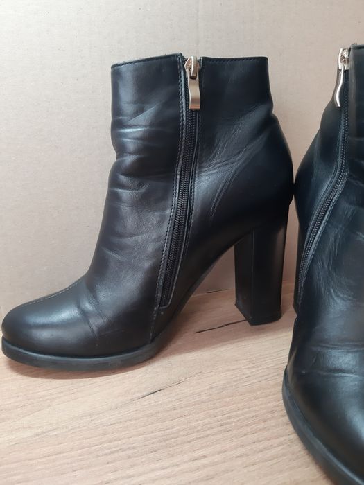 Жіночі шкіряні черевики ботильони