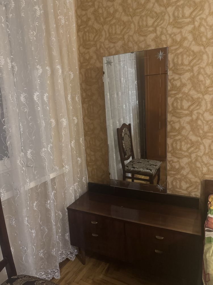 Продам меблі для вітальні,вживані.шафа і сервант