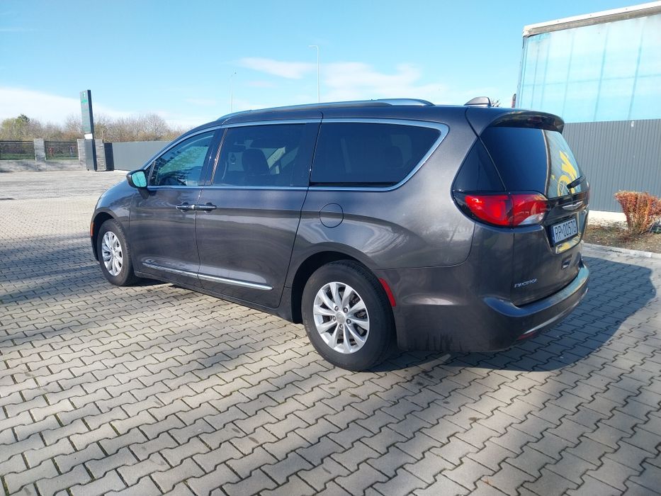 Chrysler Pacifica 3.6 2018 rok 8 osobowy