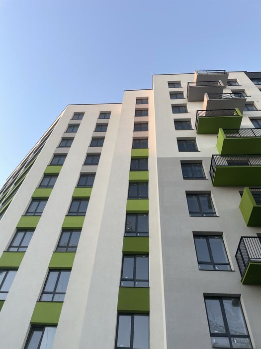 Готовий до ремонту 3-х кімннатний сирець біля міського озера