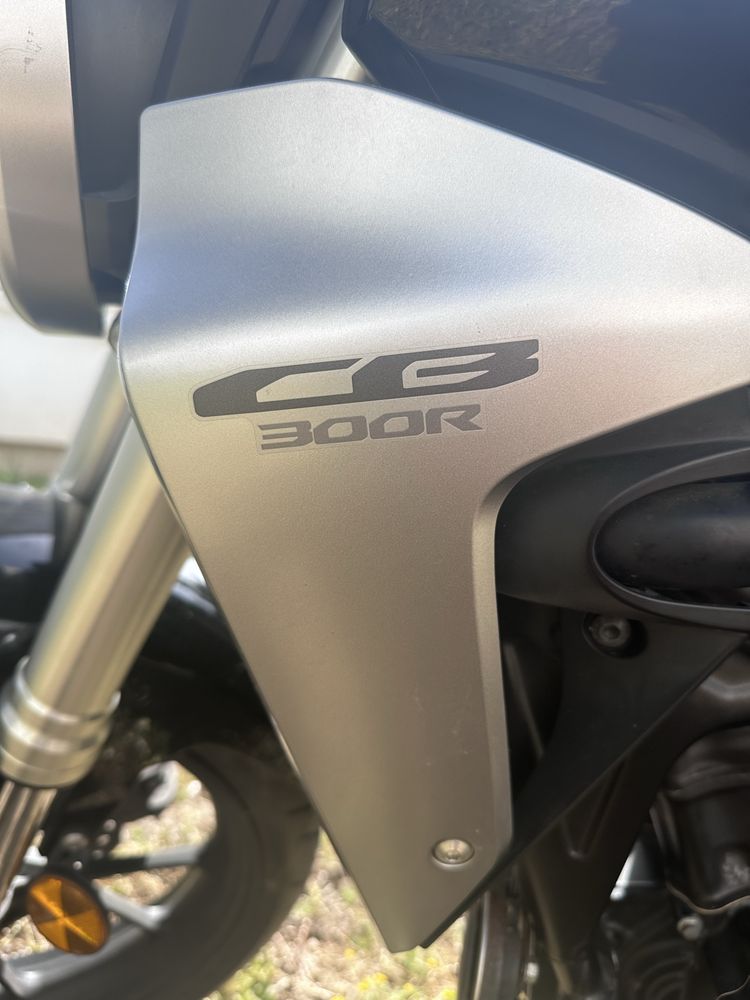 Honda cb 300r preta