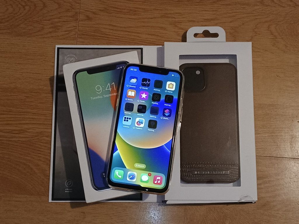 iPhone X 256GB + etui